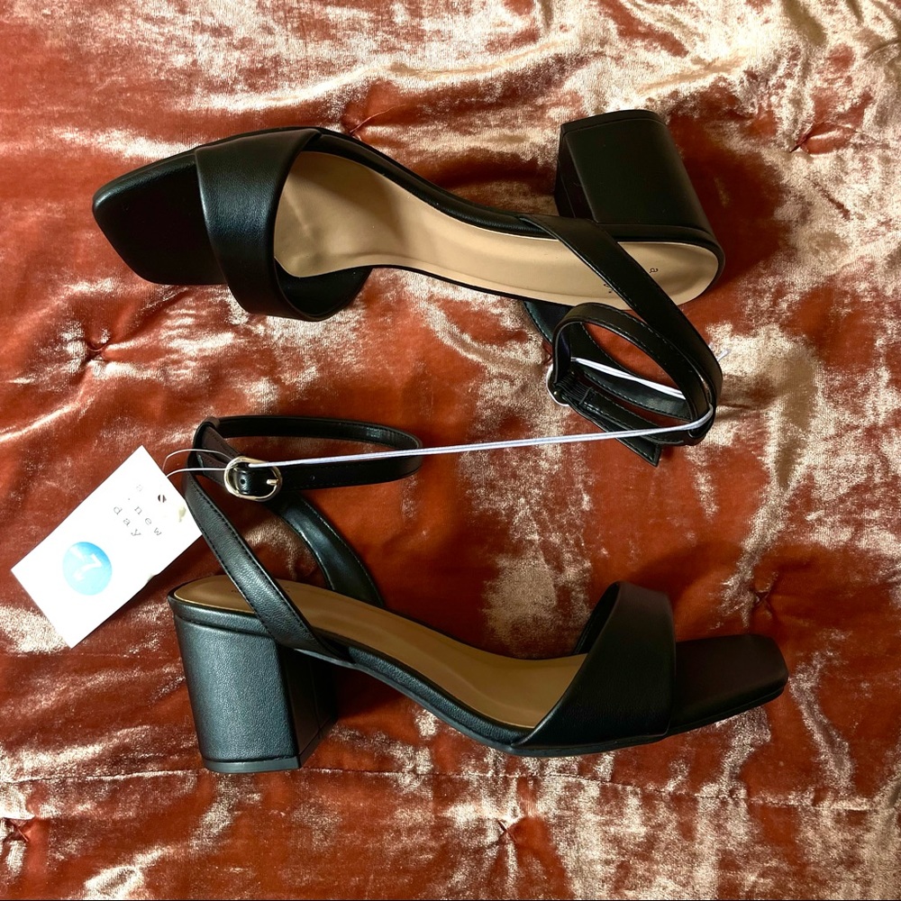 NWT Square Toe Heels - Picture 4 of 4